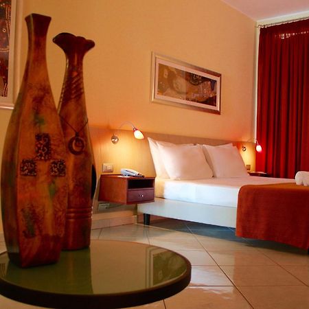 Meridian Hotel Ґуардія-П'ємонтезе-Терме Екстер'єр фото