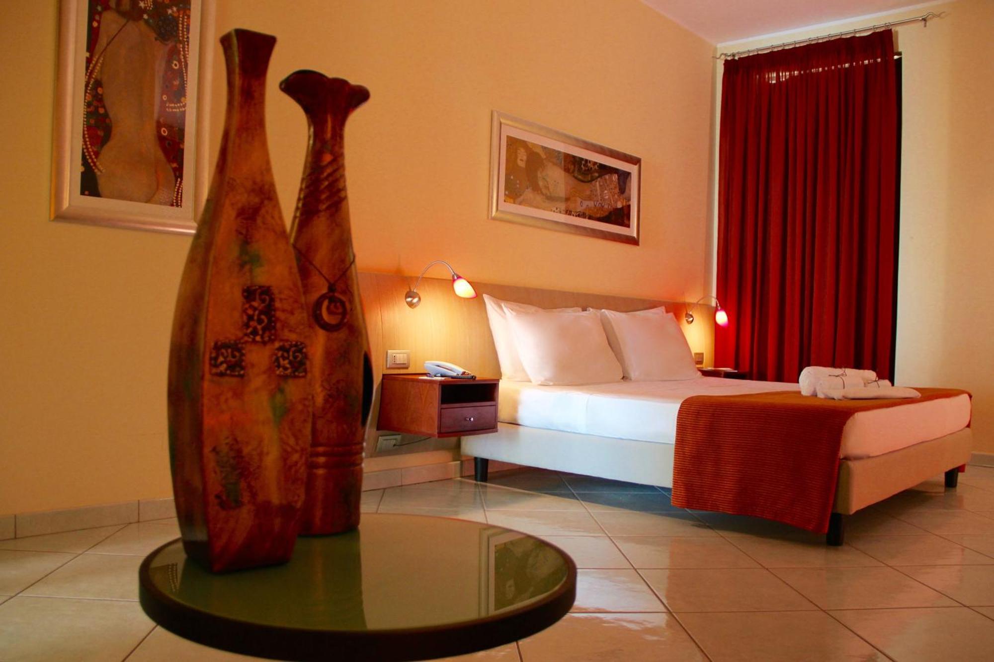 Meridian Hotel Ґуардія-П'ємонтезе-Терме Екстер'єр фото