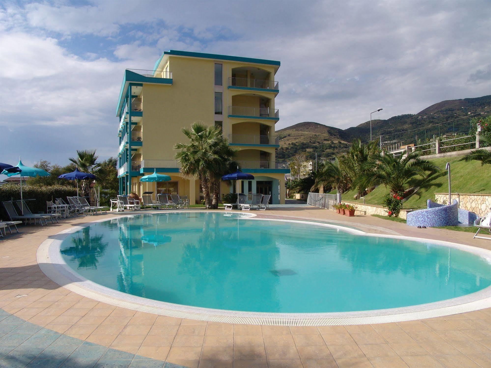Meridian Hotel Ґуардія-П'ємонтезе-Терме Екстер'єр фото