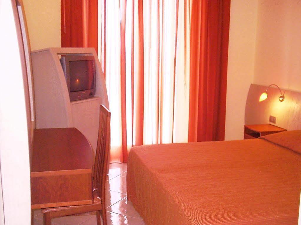 Meridian Hotel Ґуардія-П'ємонтезе-Терме Екстер'єр фото