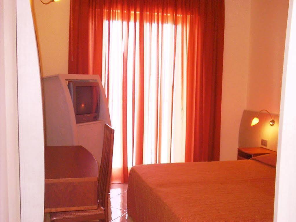 Meridian Hotel Ґуардія-П'ємонтезе-Терме Екстер'єр фото