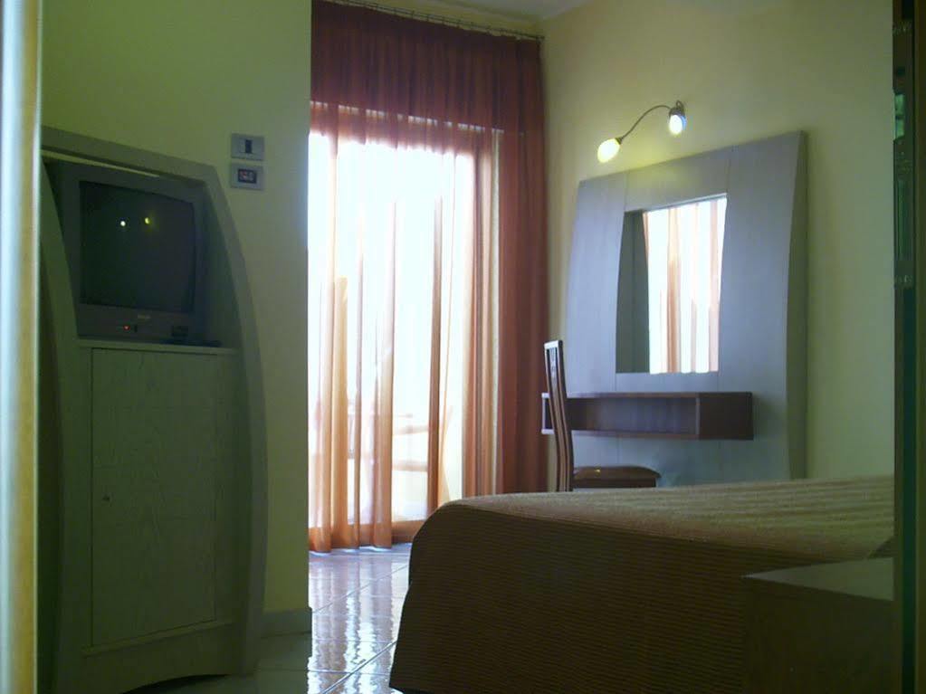 Meridian Hotel Ґуардія-П'ємонтезе-Терме Екстер'єр фото